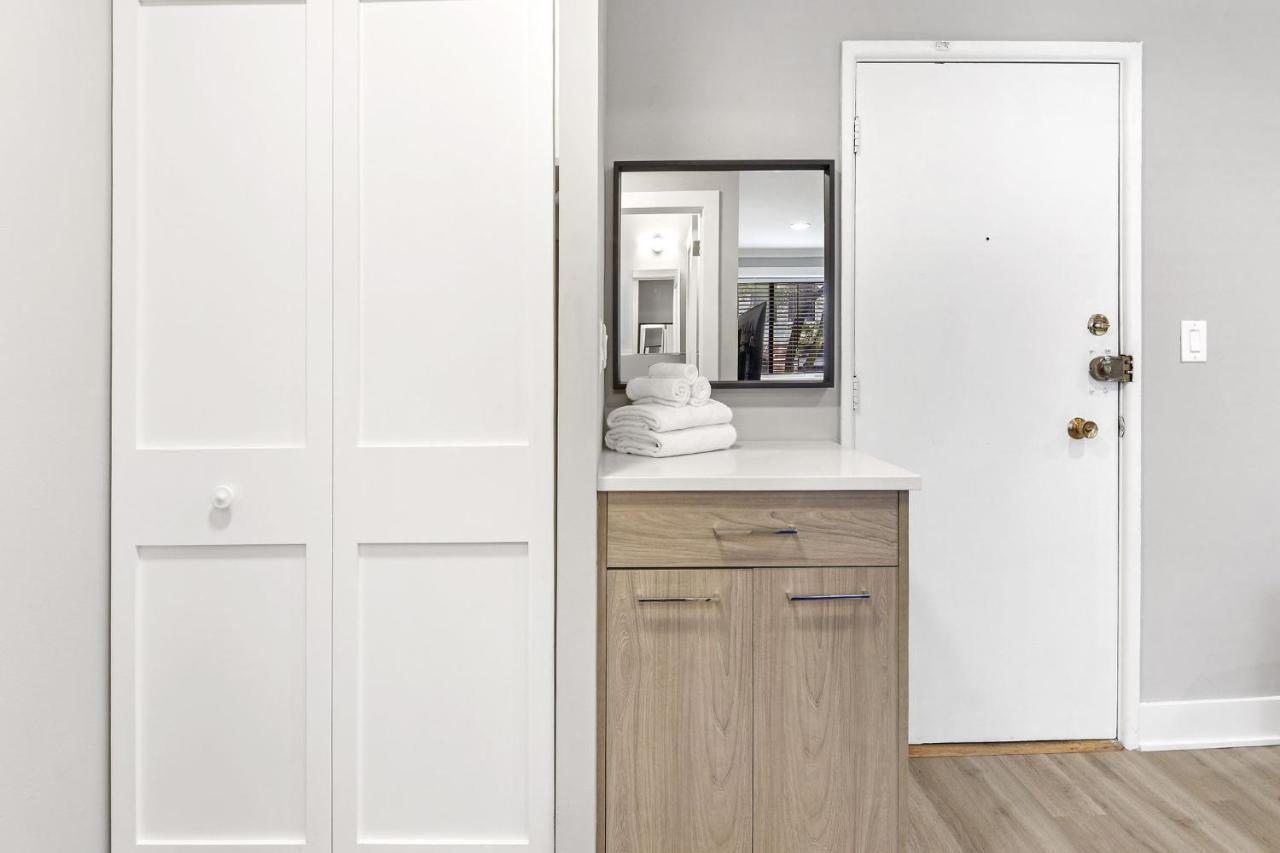 Sophisticated Studio Apartment With Modern Kitchen - Oakdale Od2 Rep Chicago Luaran gambar